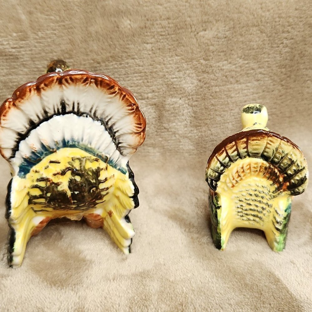Ceramic Holiday Salt & Pepper Shakers - Picture 4 of 5